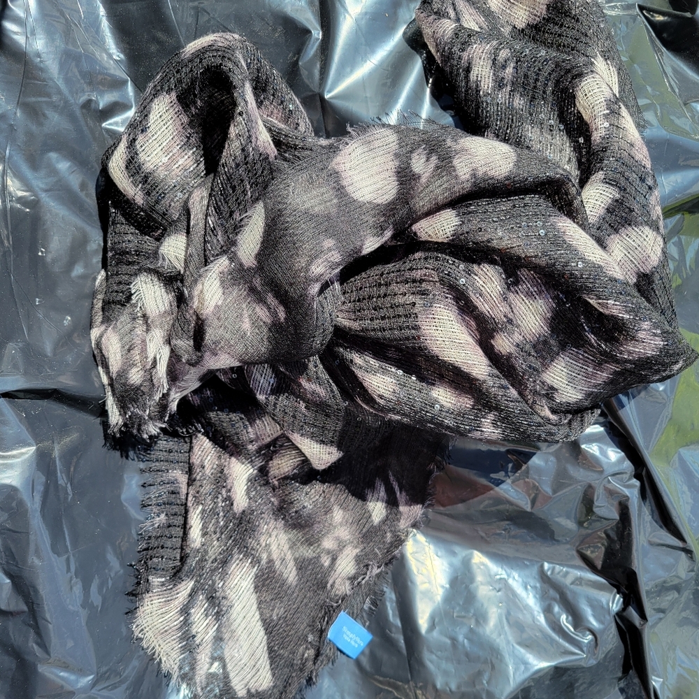 Vera Wang scarf